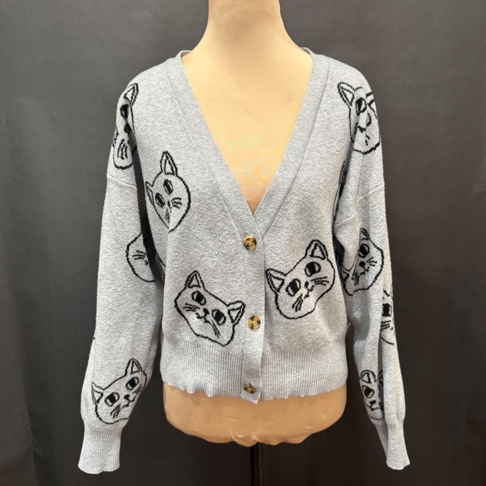 No Boundaries Womens Gray Cat Face V-Neck Button Front Cardigan Sweater Size M